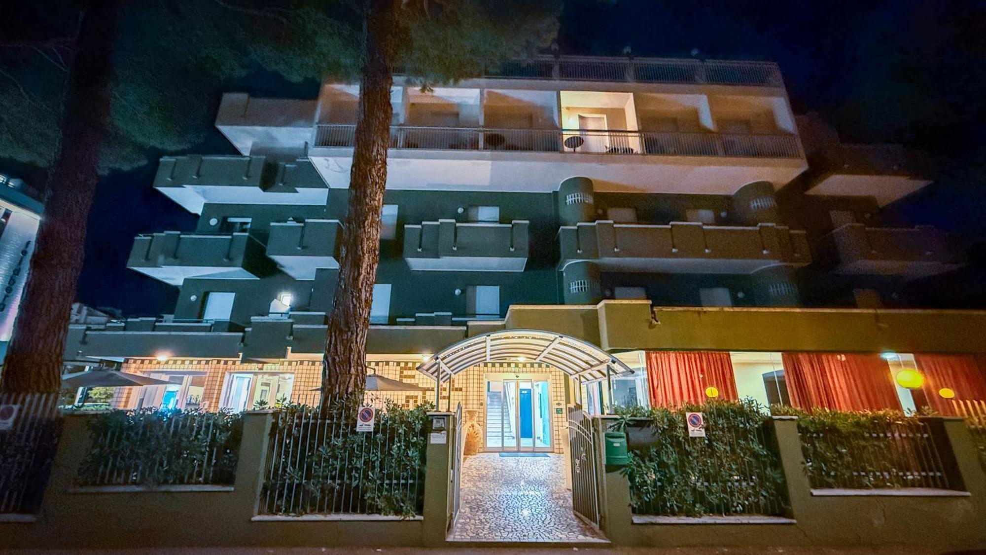 Hotel Etna - Nuova Gestione Romagnola All-Inclusive Spiaggia Parcheggio 리치오네 외부 사진