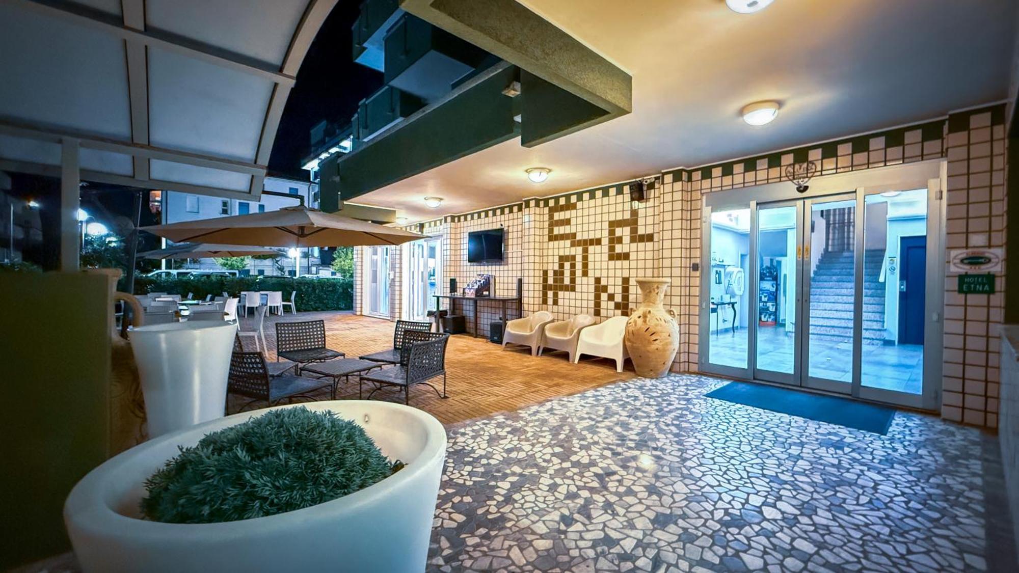 Hotel Etna - Nuova Gestione Romagnola All-Inclusive Spiaggia Parcheggio 리치오네 외부 사진