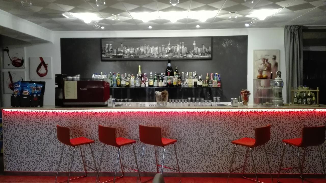 Hotel Etna - Nuova Gestione Romagnola All-Inclusive Spiaggia Parcheggio 리치오네 외부 사진