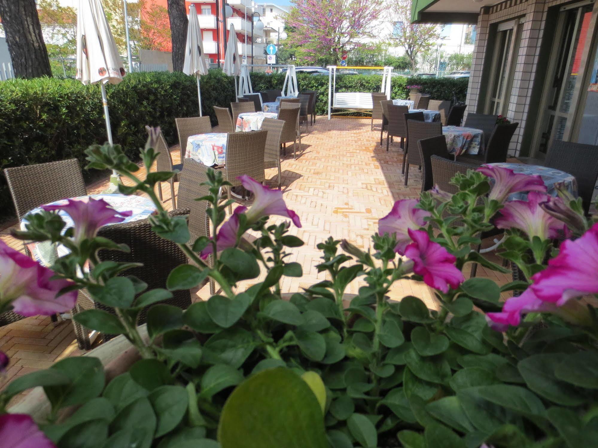 Hotel Etna - Nuova Gestione Romagnola All-Inclusive Spiaggia Parcheggio 리치오네 외부 사진
