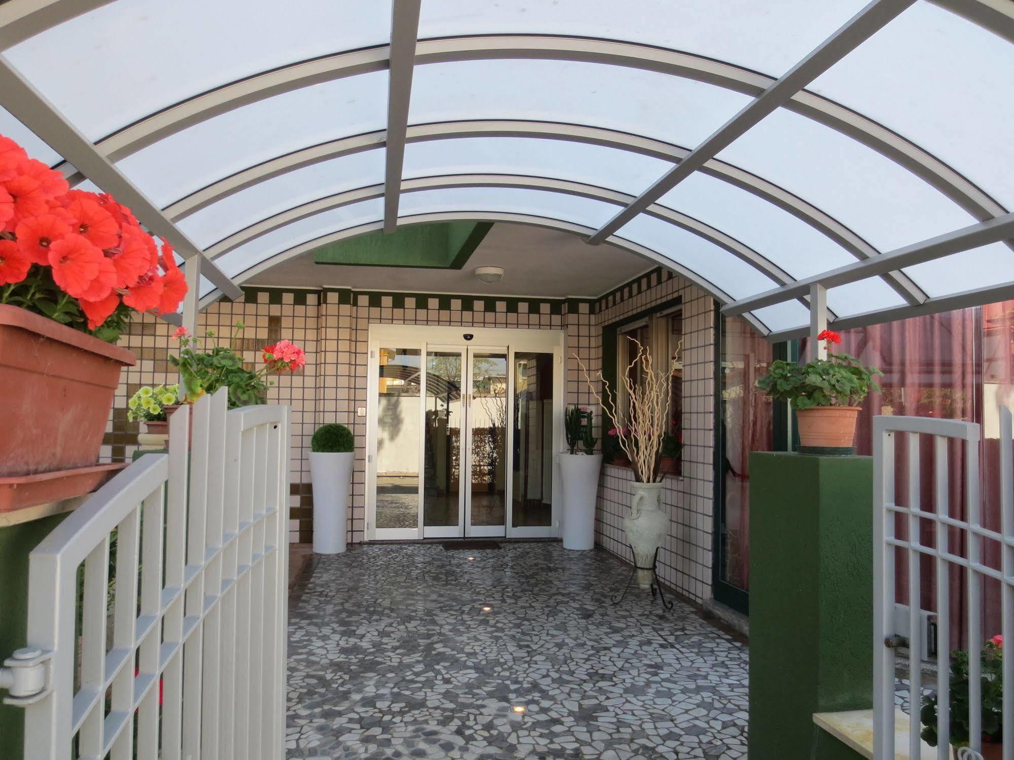 Hotel Etna - Nuova Gestione Romagnola All-Inclusive Spiaggia Parcheggio 리치오네 외부 사진